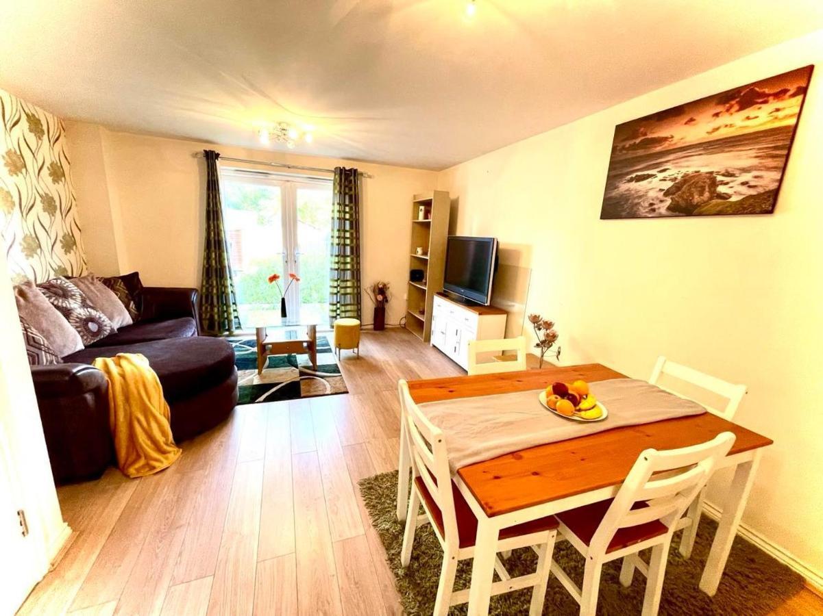 Lakeside Stylish 3 Bedroom House Grays Bagian luar foto