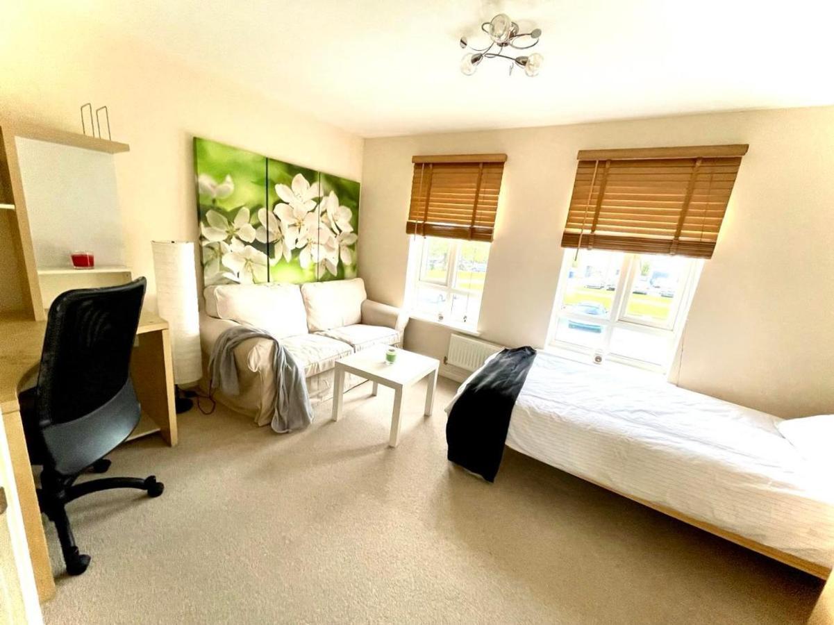 Lakeside Stylish 3 Bedroom House Grays Bagian luar foto