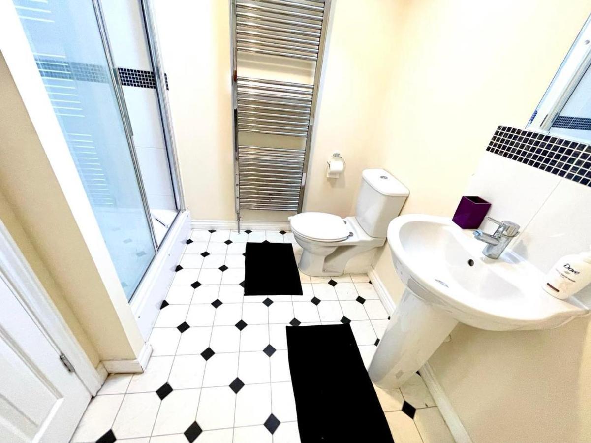 Lakeside Stylish 3 Bedroom House Grays Bagian luar foto