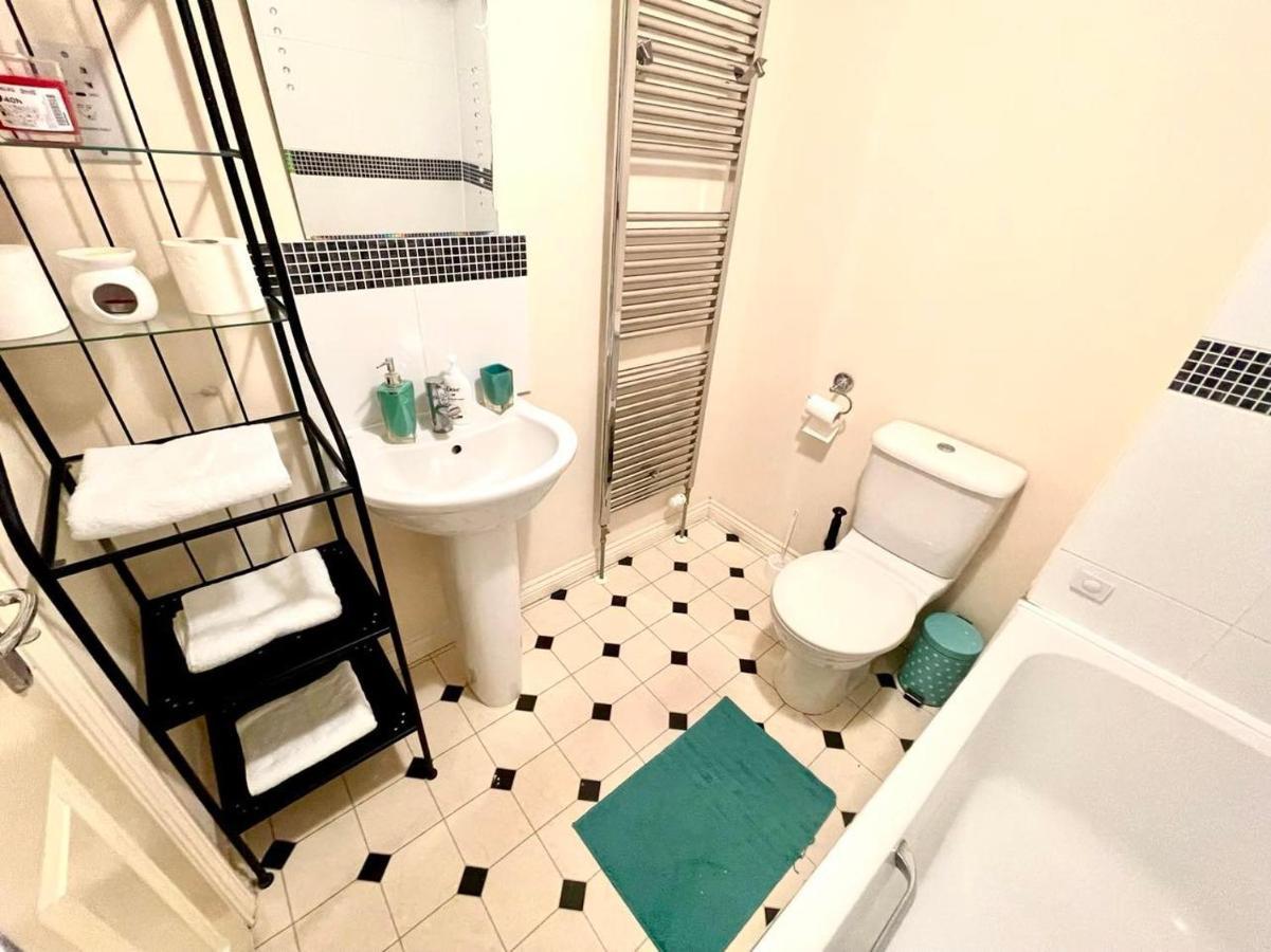 Lakeside Stylish 3 Bedroom House Grays Bagian luar foto